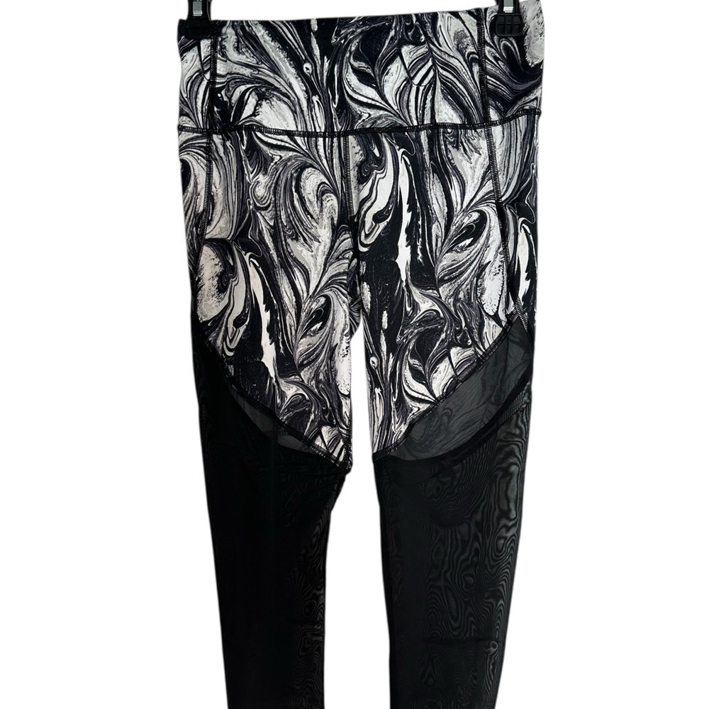 Victoria's Secret Knockout Capri Leggings Size Small